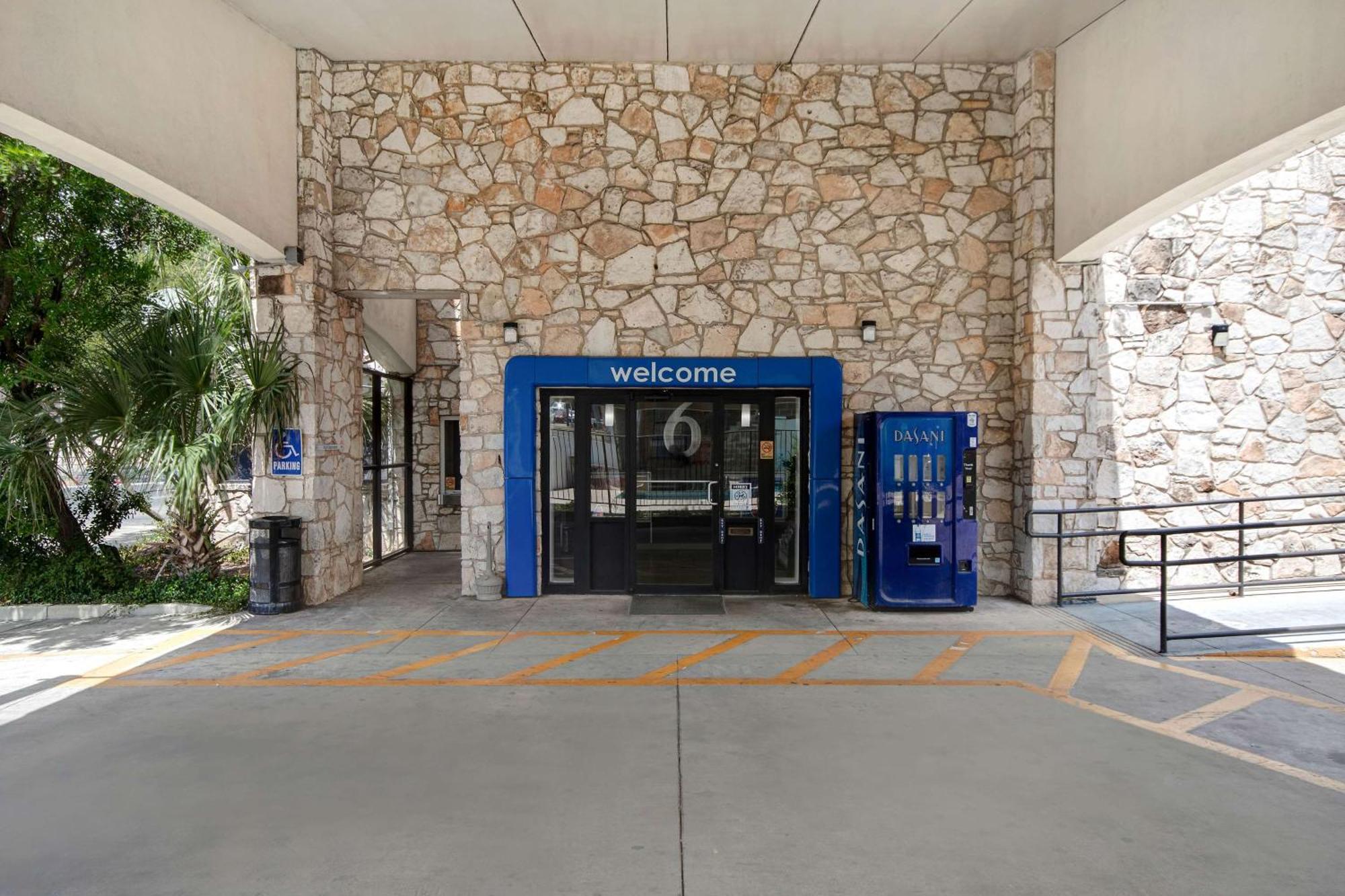 Studio 6 San Antonio Tx Northwest Medical Center Exterior photo